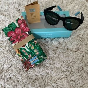 TOMS TRAVELER Florentin Sunglasses in Black